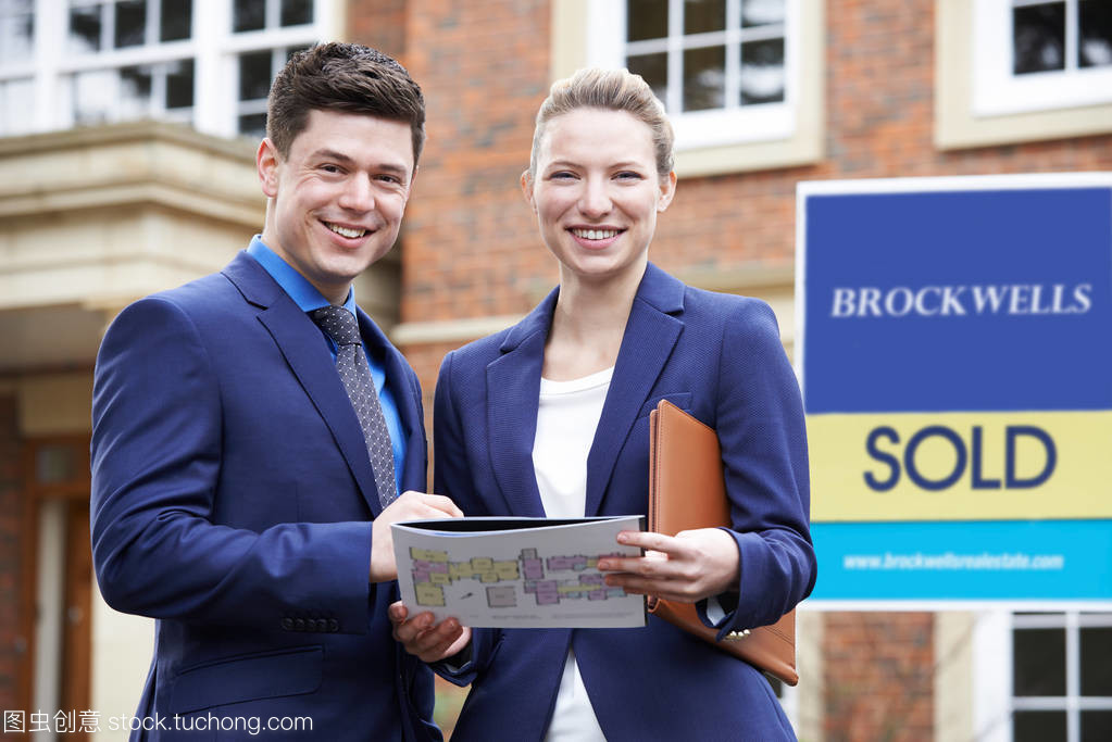 門外的守望者 男、女房地產經紀人的職業肖像